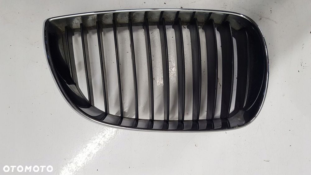 grill nerka prawa BMW E87