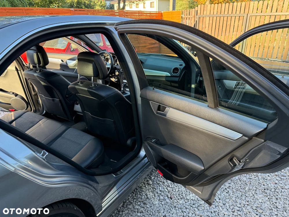 Mercedes-Benz Klasa C 200 (BlueEFFICIENCY) 7G-TRONIC Avantgarde - 14