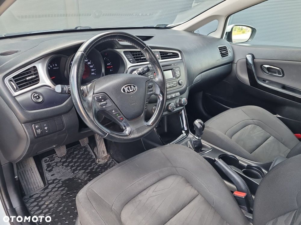 Kia Ceed - 10