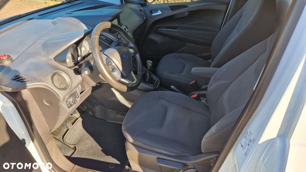 Ford Transit Courier - 11
