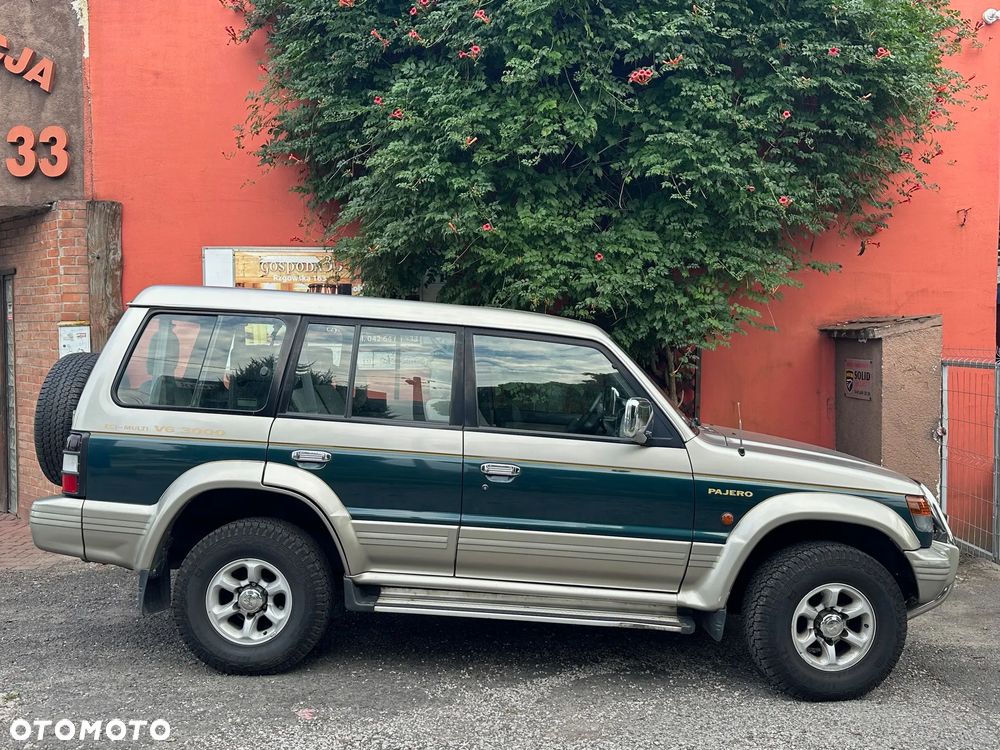 Mitsubishi Pajero - 4