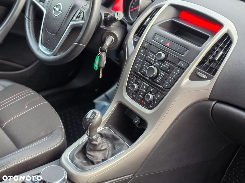 Opel Astra 1.4 Turbo 150 Jahre - 21