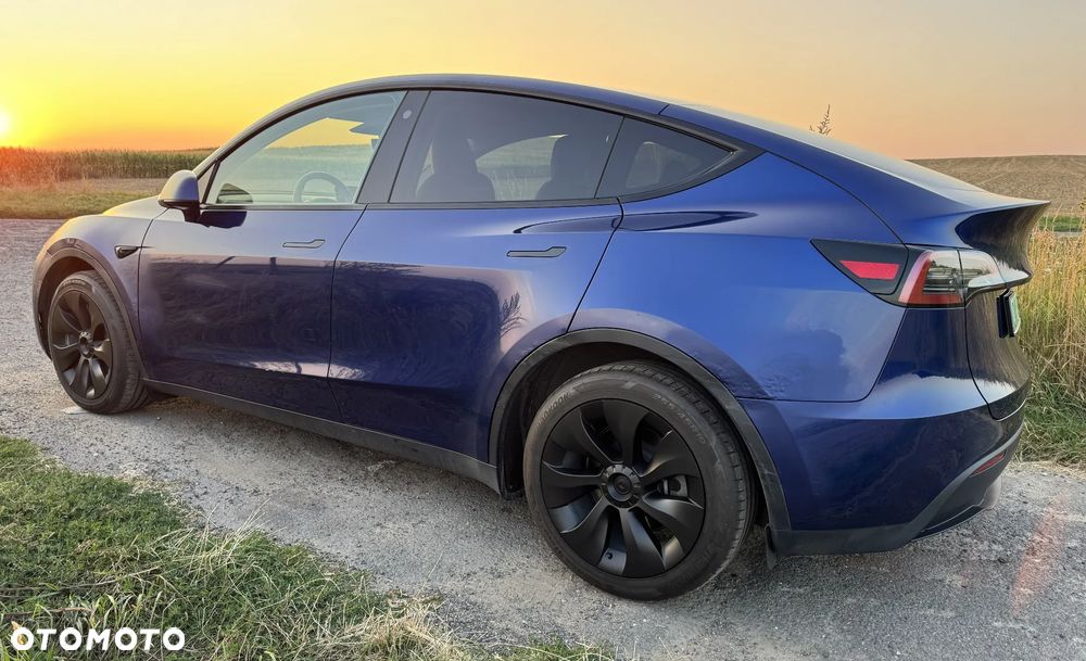 Tesla Model Y - 2