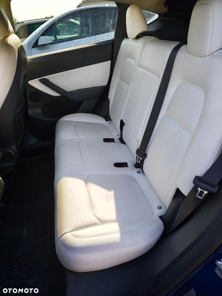 Tesla Model Y Performance AWD - 22