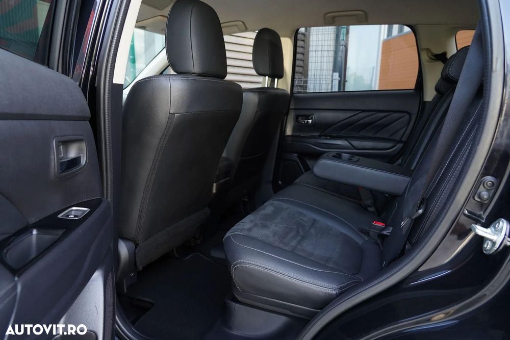 Mitsubishi Outlander 2.0 4WD Plus - 12