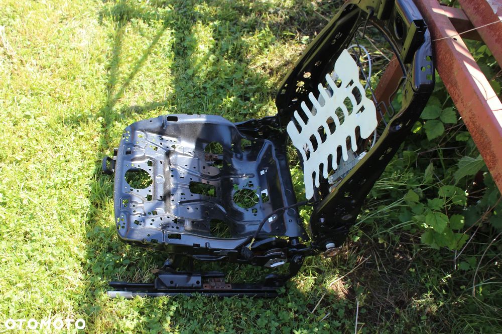 SIEDZISKO STELAŻ FOTELA LEWEGO GOLF VII H/B 2017 - 2