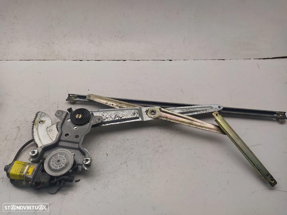 ELEVADOR DE VIDRO FRONTAL ESQUERDO KIA CARNIVAL II 2004 - 1