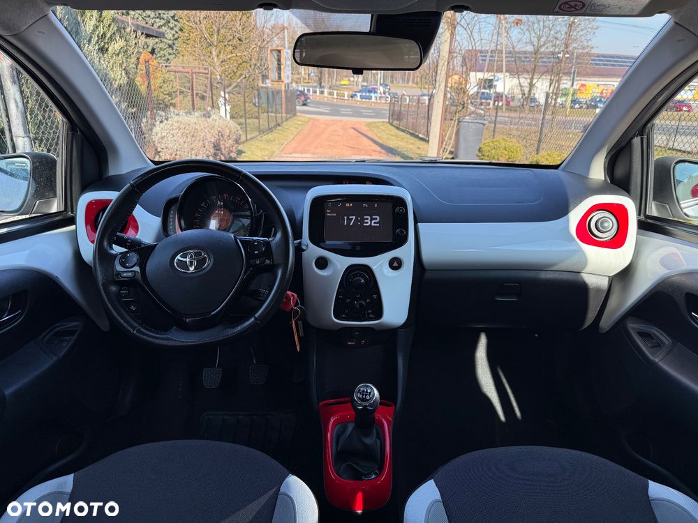 Toyota Aygo x-clusiv - 14