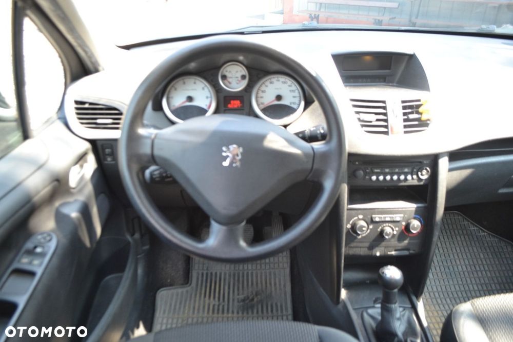 Peugeot 207 - 8
