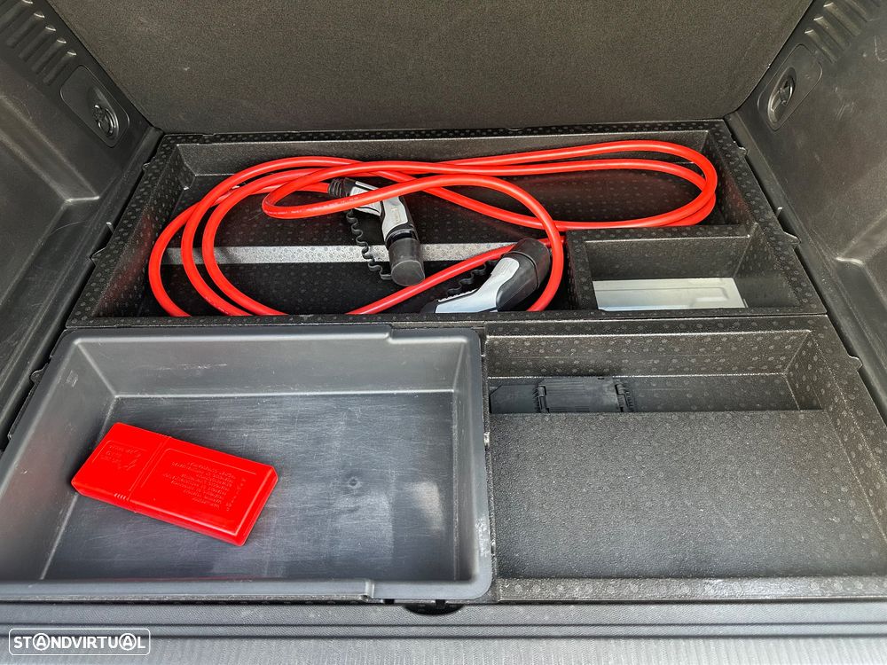 Peugeot 3008 1.6 Hybrid4 GT Line e-EAT8 - 38