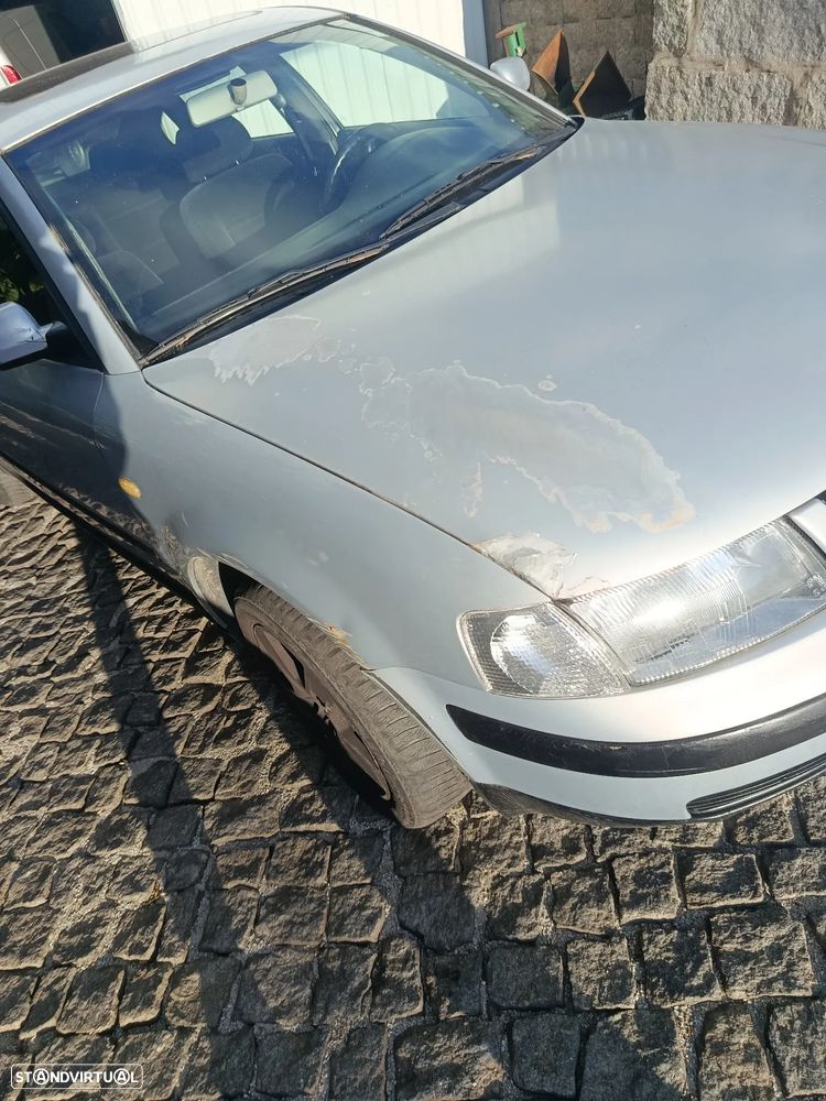 VW Passat 1.9 TDi Confortline - 2