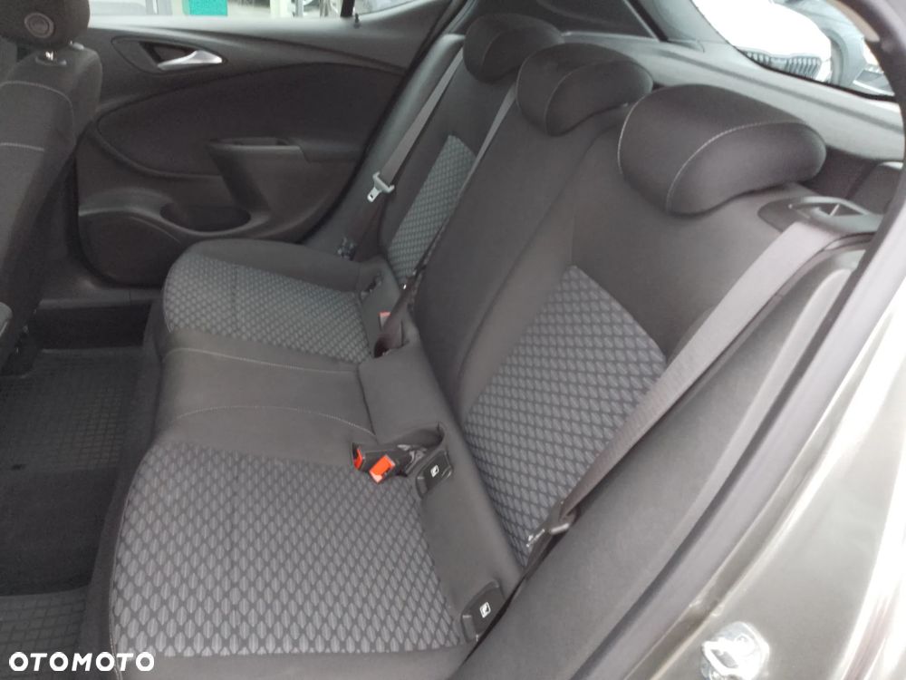 Opel Astra 1.2 T Edition S&S - 17