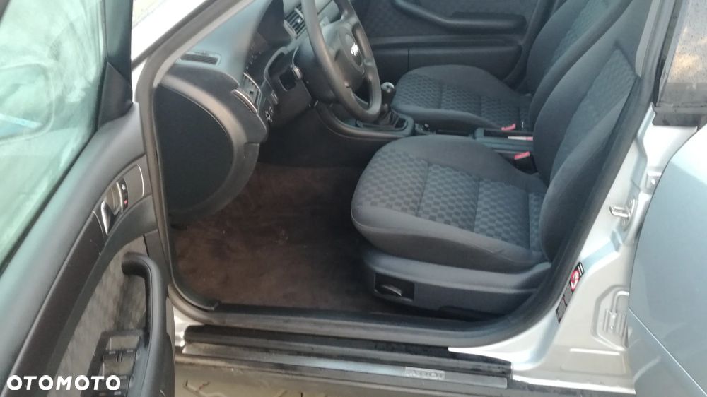 Audi A6 Avant 2.4 Quattro - 7