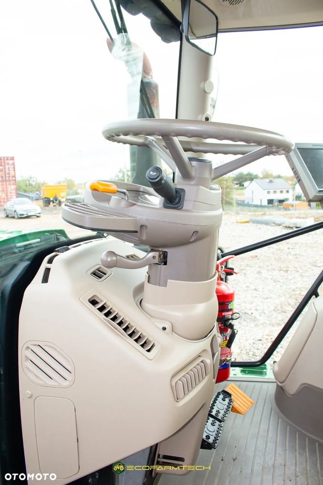 John Deere 6215R - 9