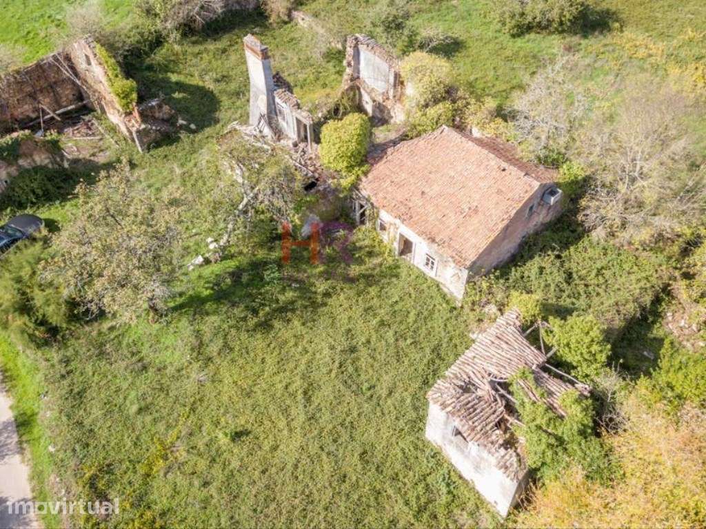 Vende-se Terreno com casas em ruina com 8000m2 - Grande imagem: 3/25