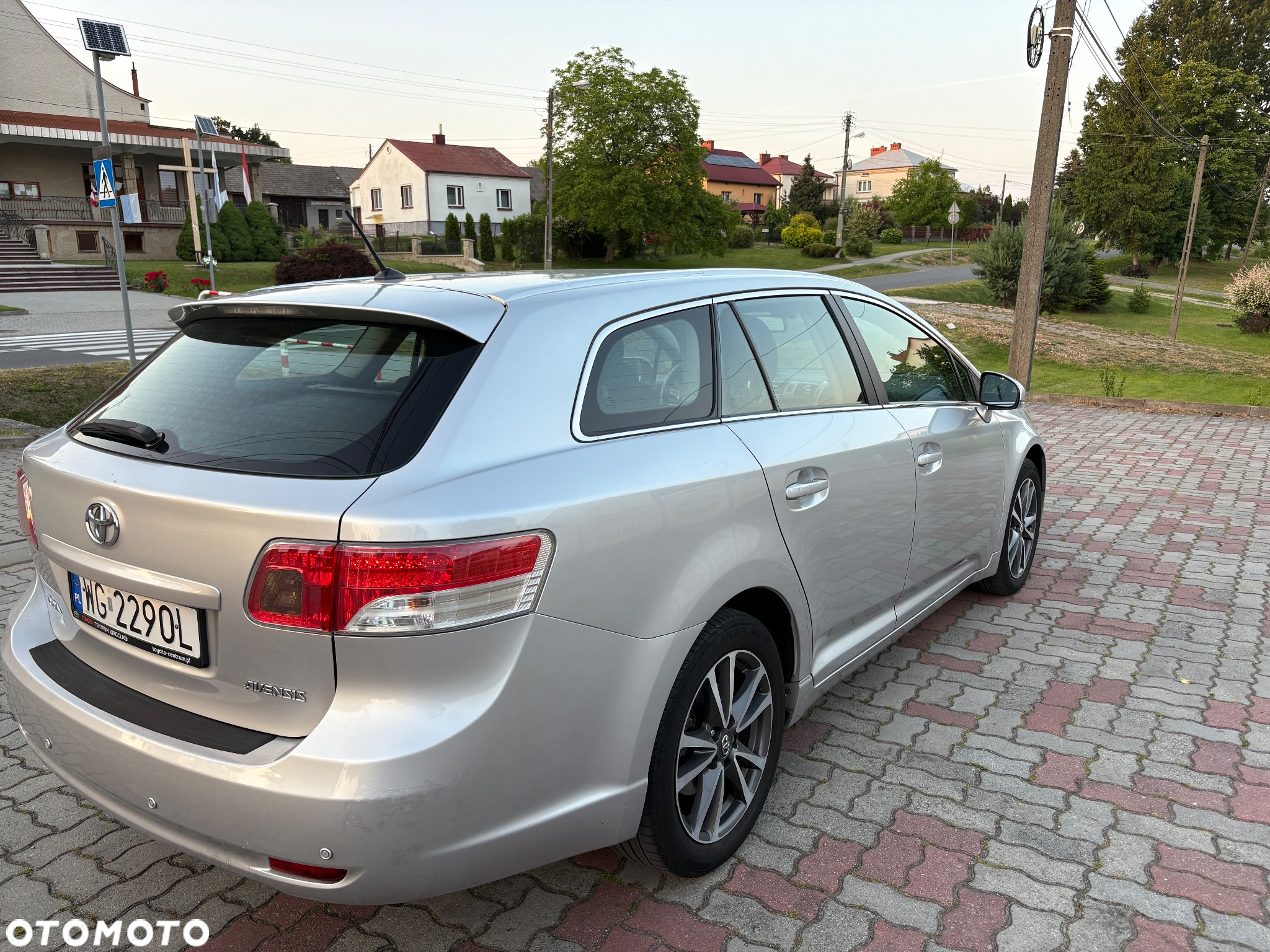 Toyota Avensis 2.0 D-4D Premium - 24