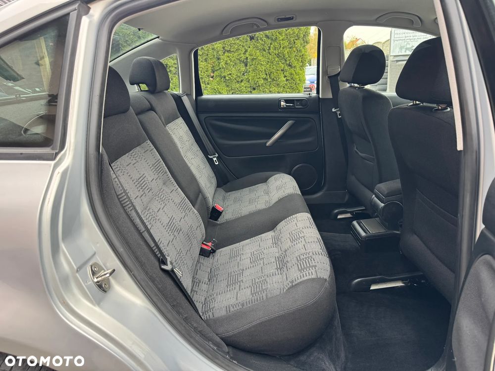 Volkswagen Passat 1.8 Comfortline - 24