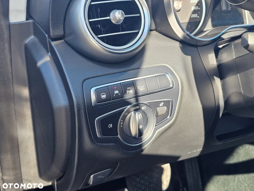 Mercedes-Benz Klasa C 300 d 4MATIC 9G-TRONIC - 17