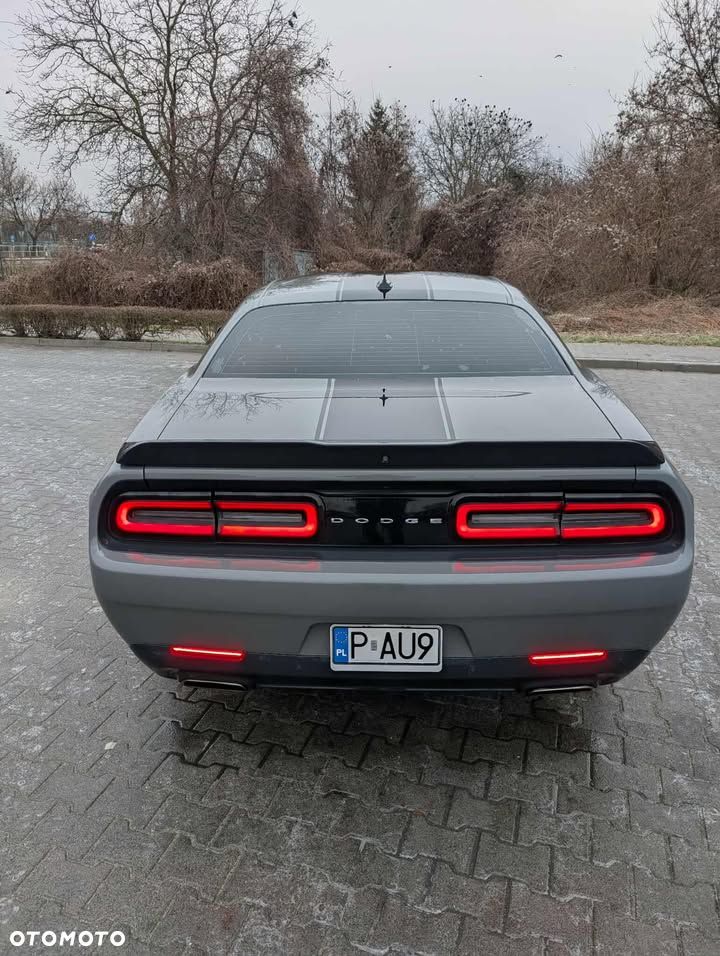 Dodge Challenger - 1