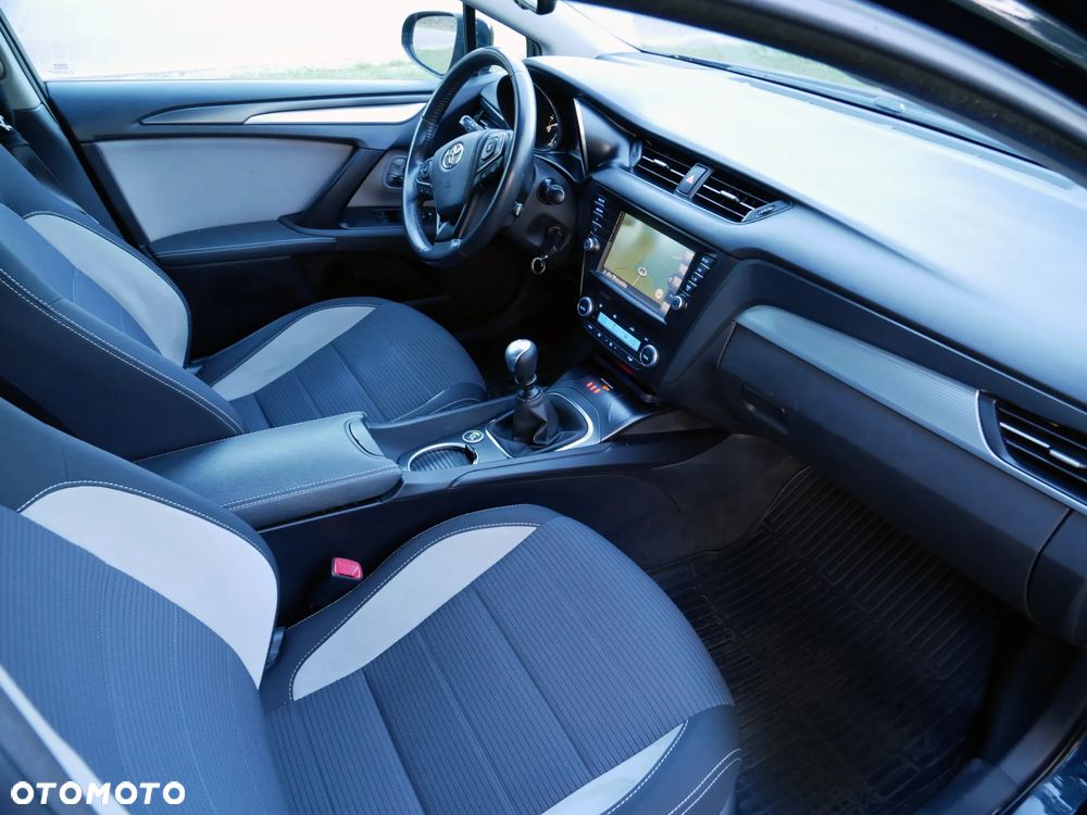 Toyota Avensis 1.8 Premium - 34