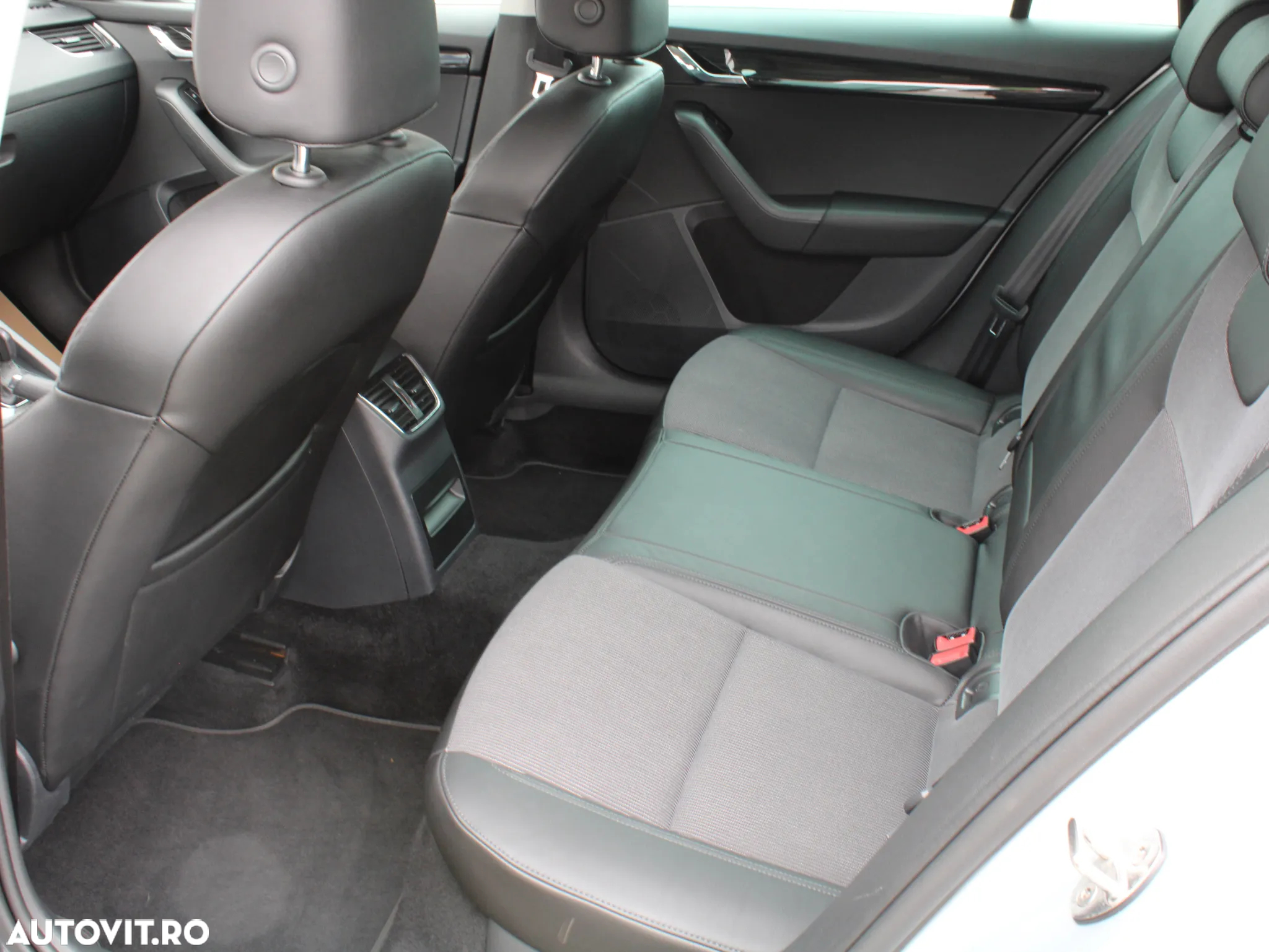 Skoda Octavia 2.0 TDI DSG Ambition - 11