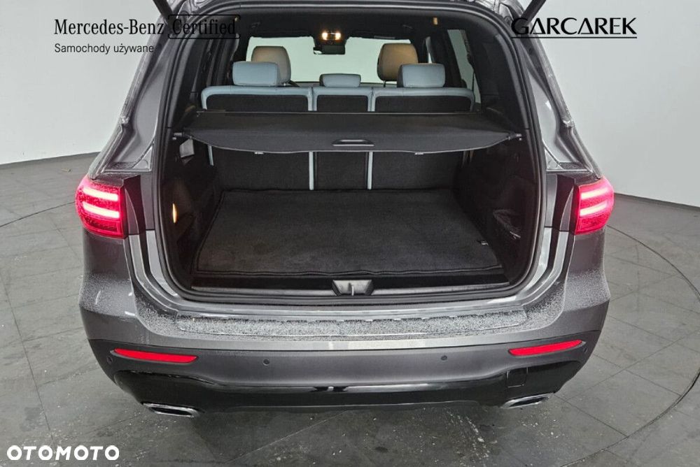 Mercedes-Benz GLB - 11