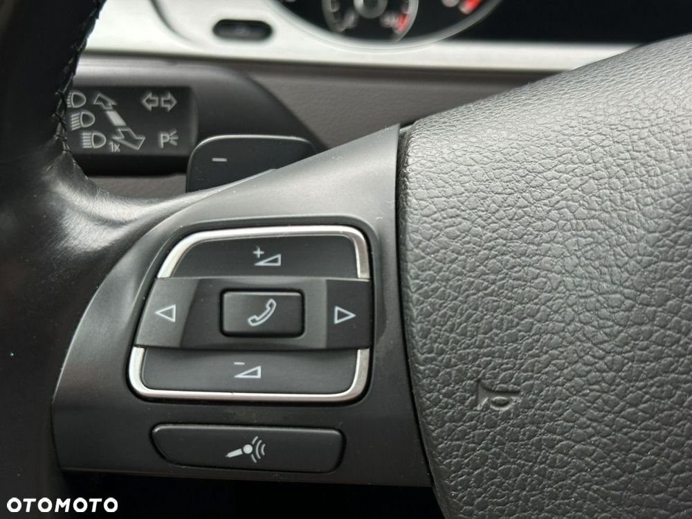 Volkswagen Passat - 31