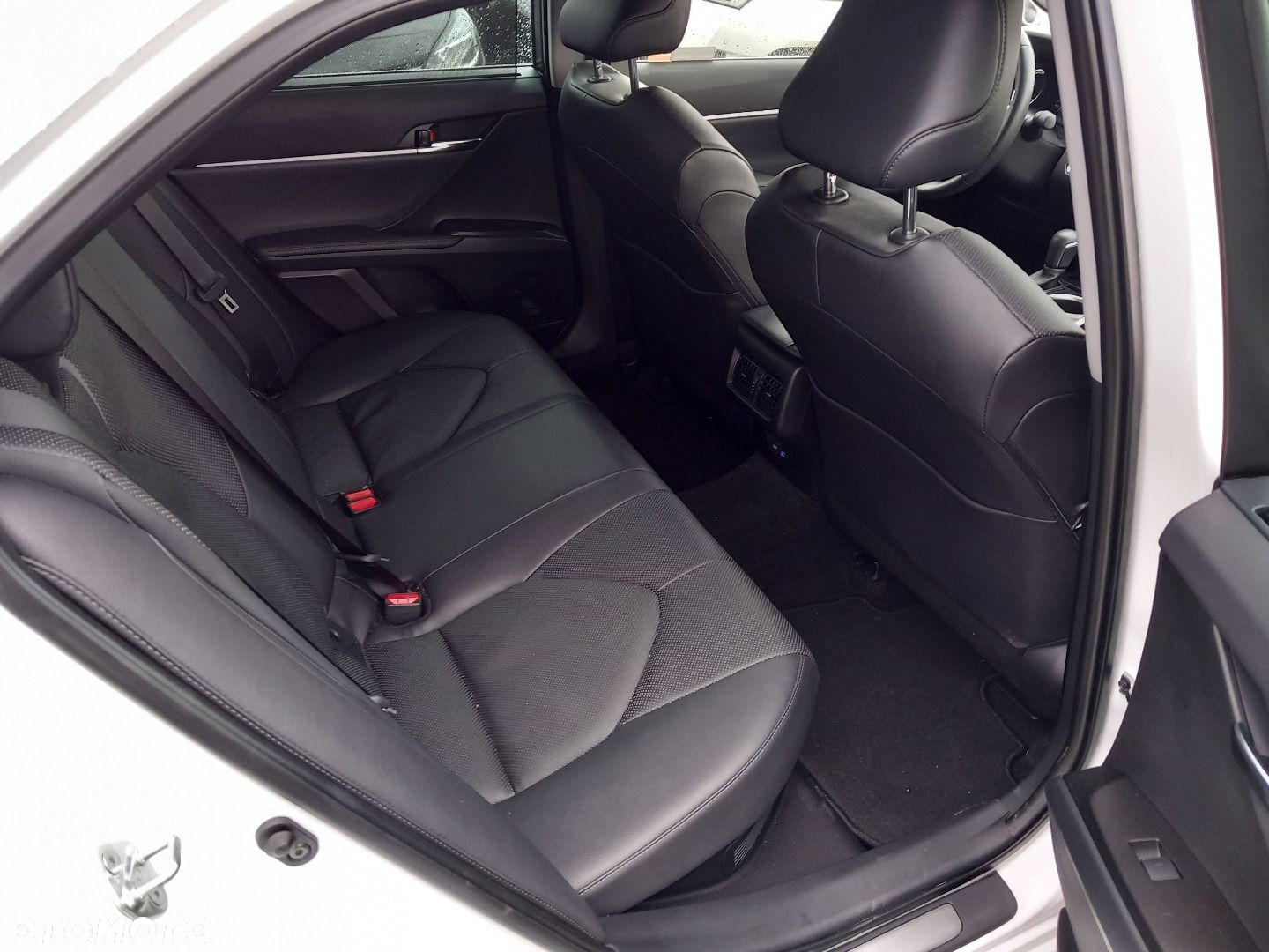 Toyota Camry - 19