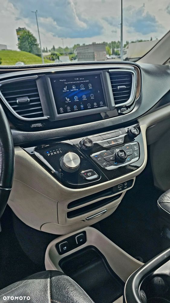 Chrysler Pacifica - 8