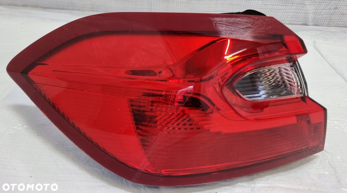 LAMPA LEWY TYŁ EUROPA H1BB-13405-AH FORD FIESTA MK8 - 1