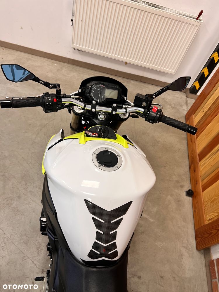 Suzuki GSR - 22