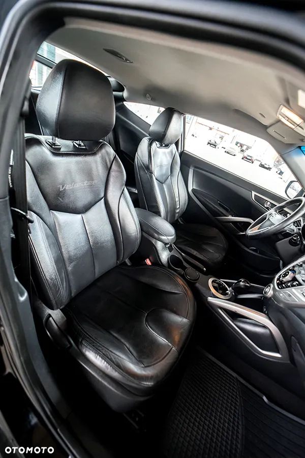 Hyundai Veloster - 36