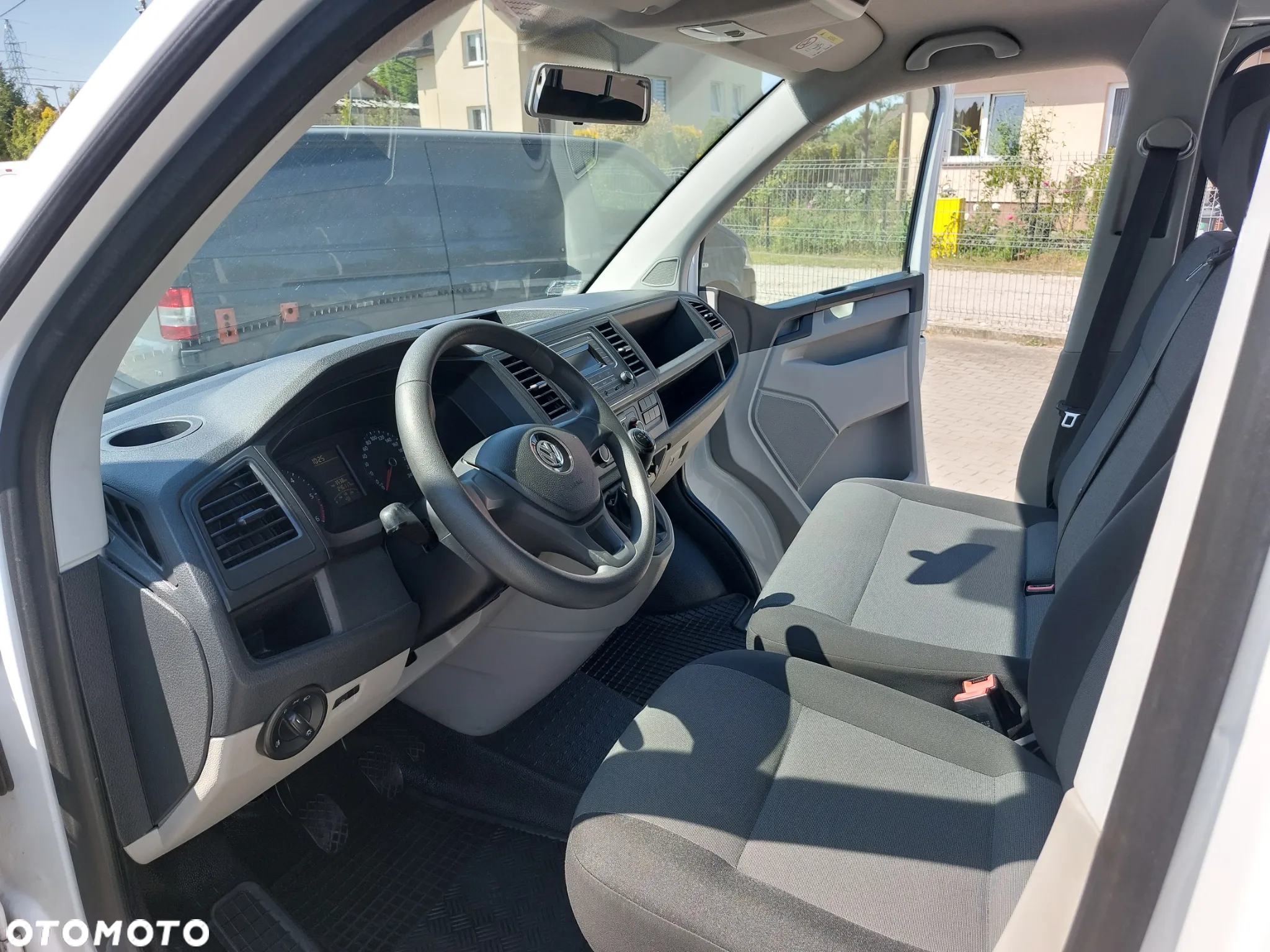 Volkswagen Transporter T6 TDI L2H1 - 12