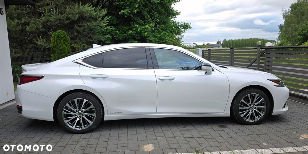 Lexus ES 300h Business Edition - 5