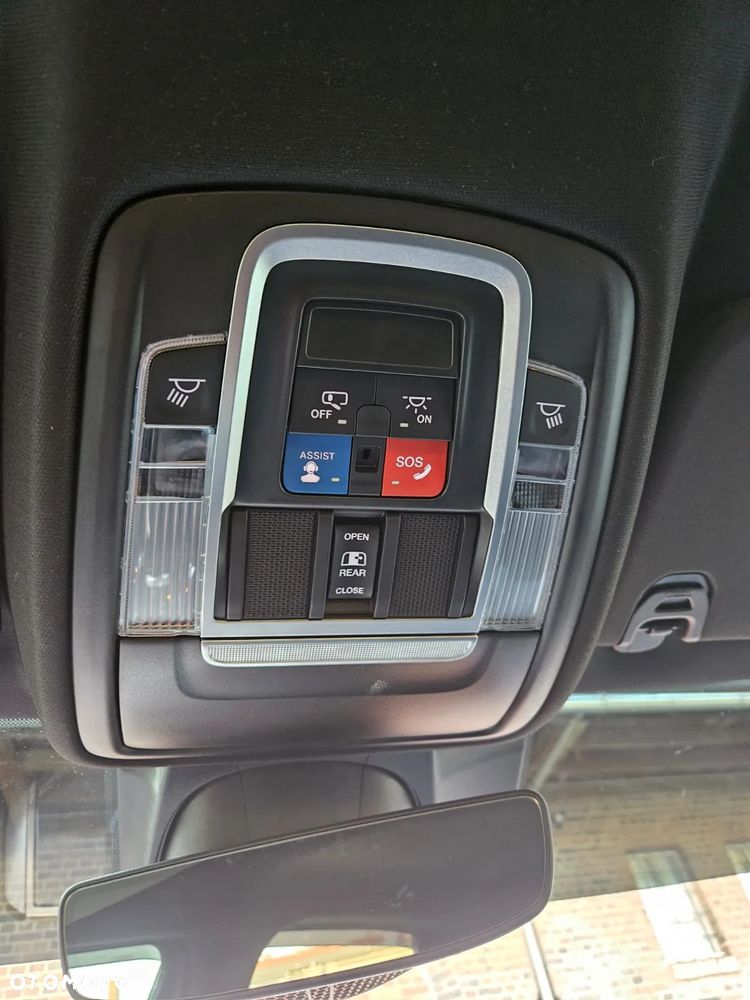 RAM 1500 Crew Cab Sport - 32