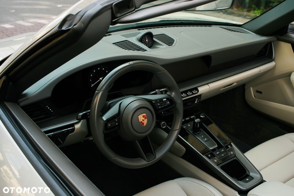 Porsche 911 Carrera 4S - 19
