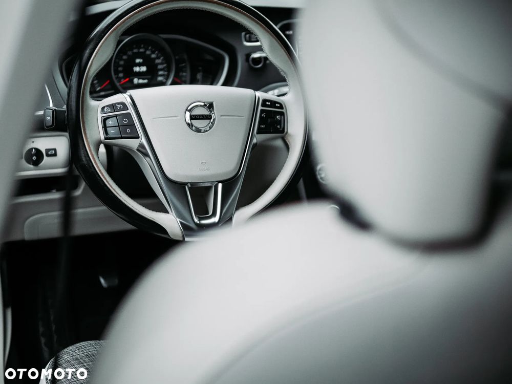 Volvo V40 D2 Drive-E Momentum - 13