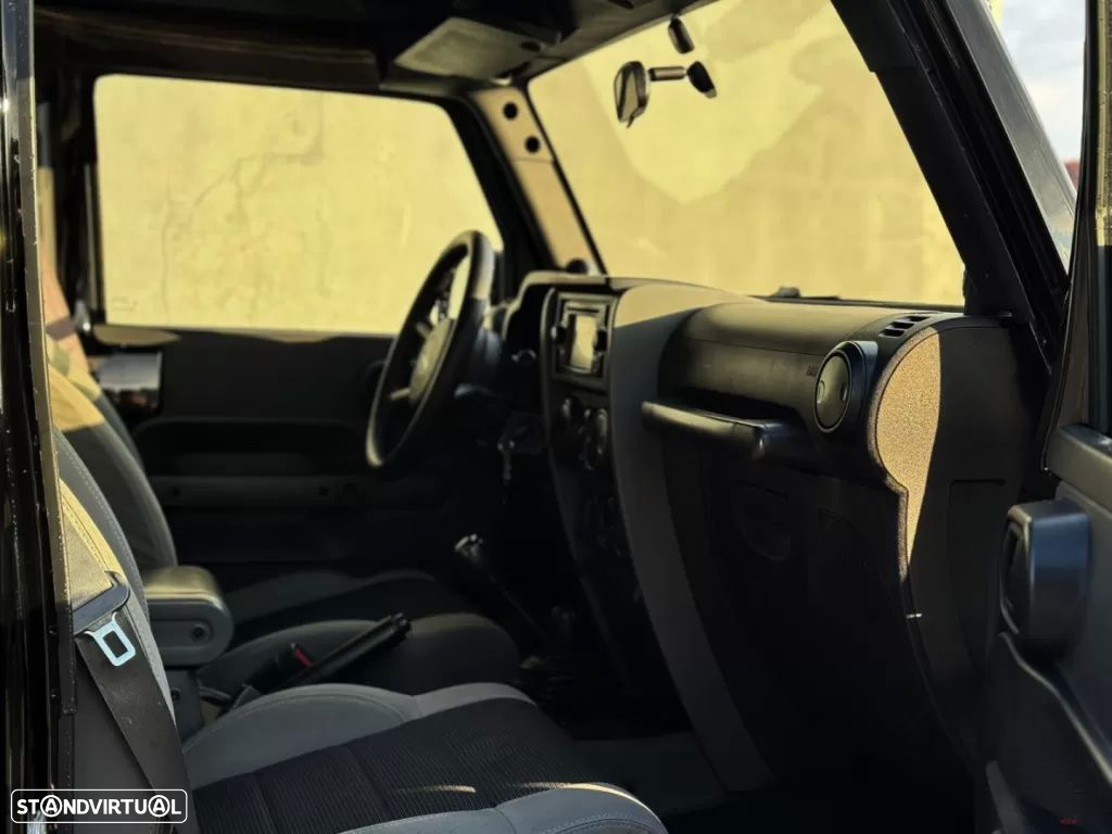 Jeep Wrangler Unlimited 2.8 CRD DPF Sport - 10