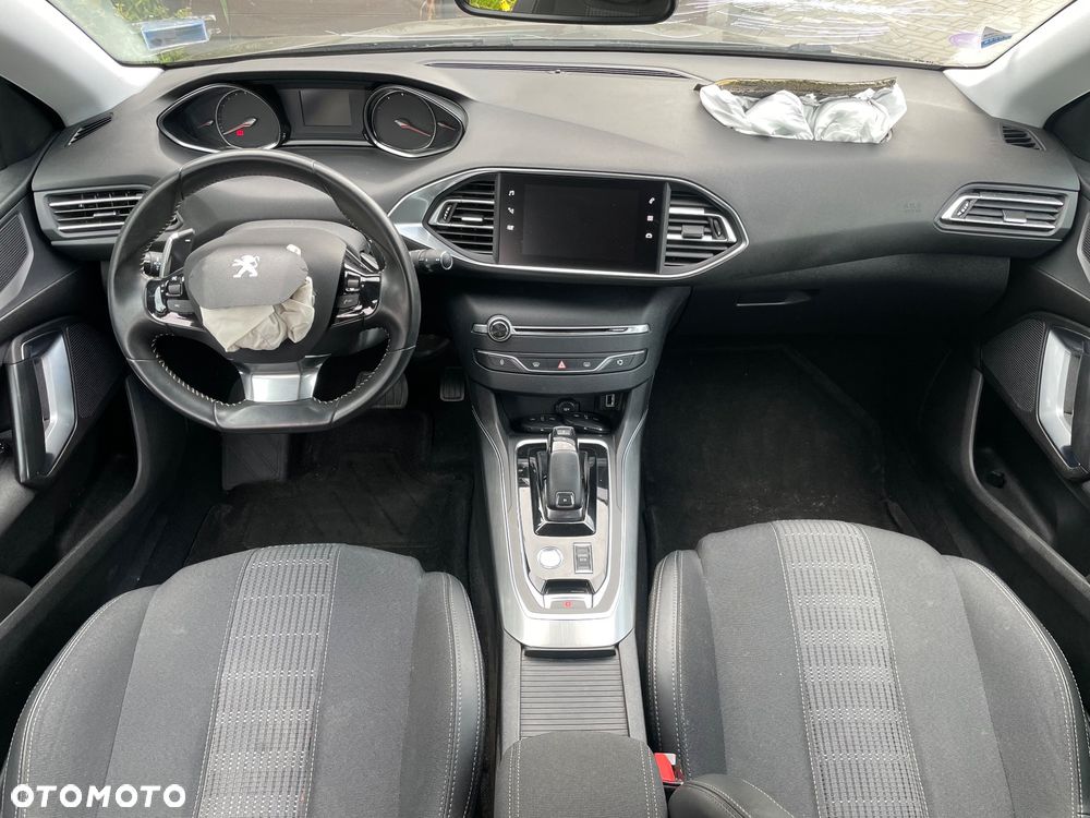 Peugeot 308 PureTech 130 GPF EAT8 Stop & Start Allure Business-Paket - 13