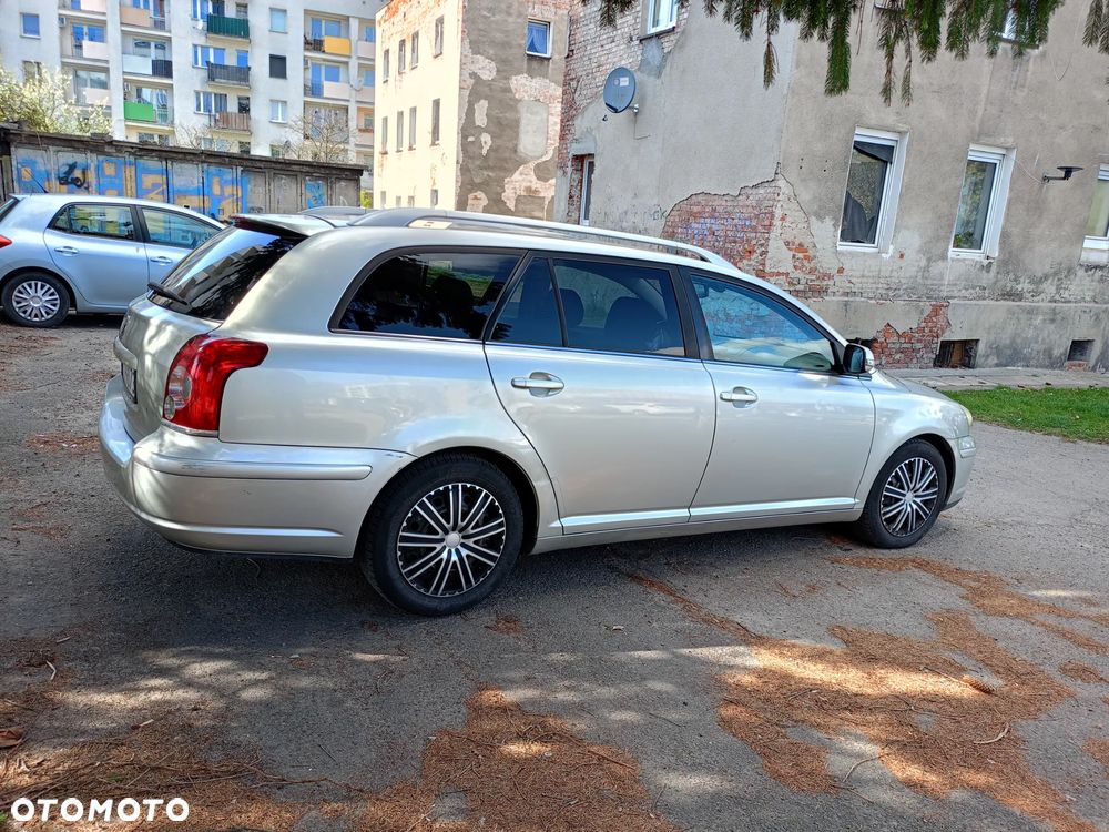 Toyota Avensis 2.0 VVT-i Sol - 11