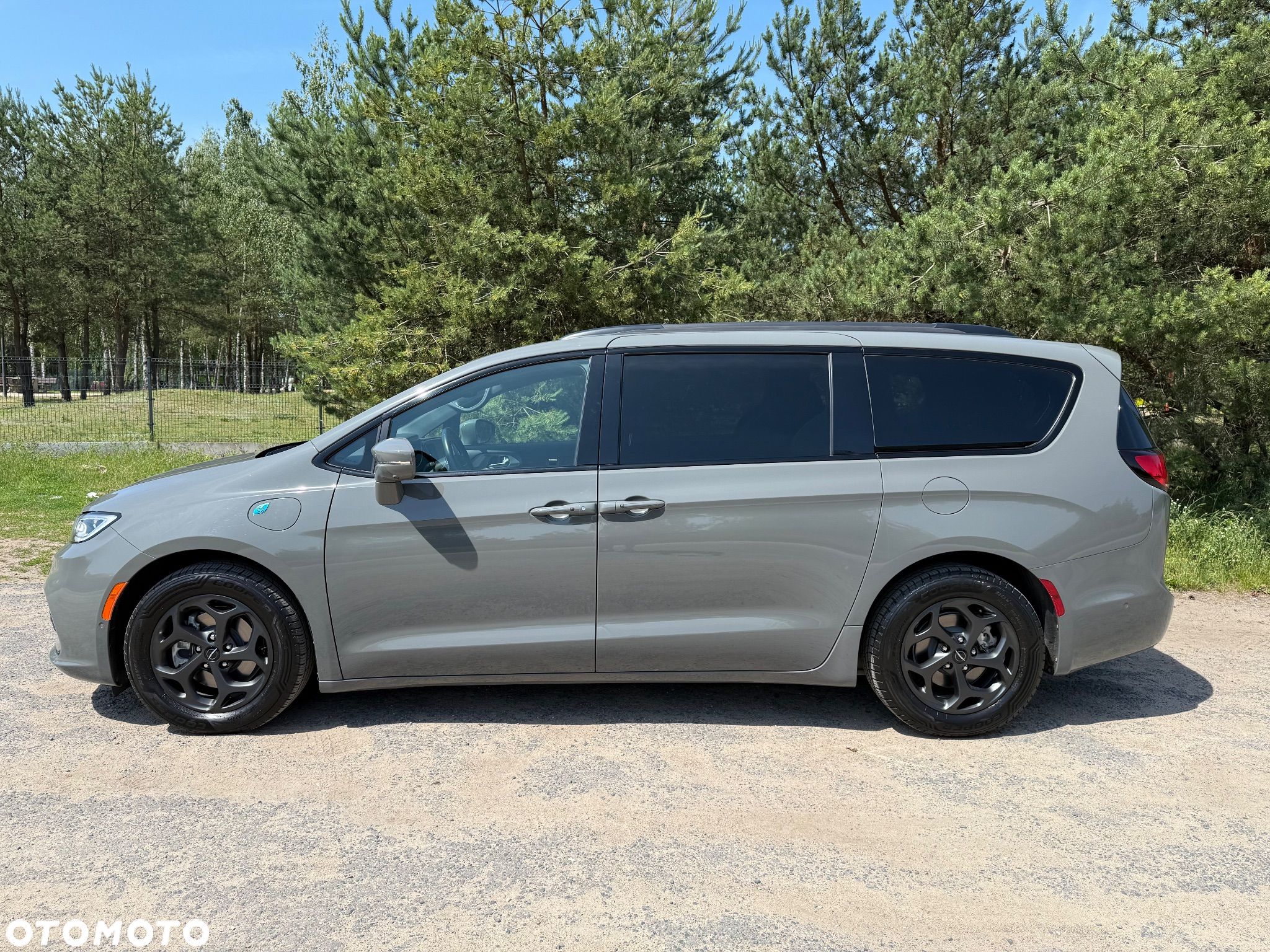 Chrysler Pacifica - 1