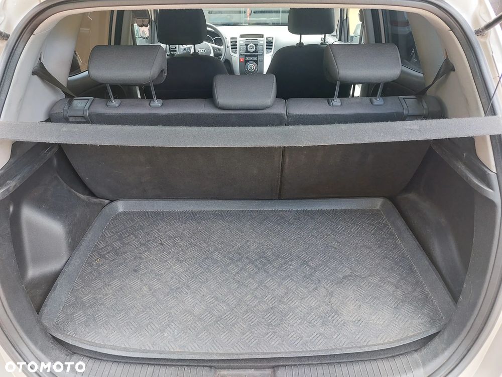 Kia Venga 1.6 M - 10
