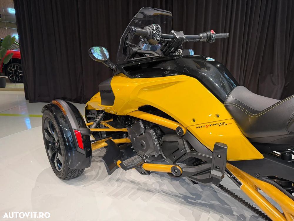 Can-Am Spyder - 6