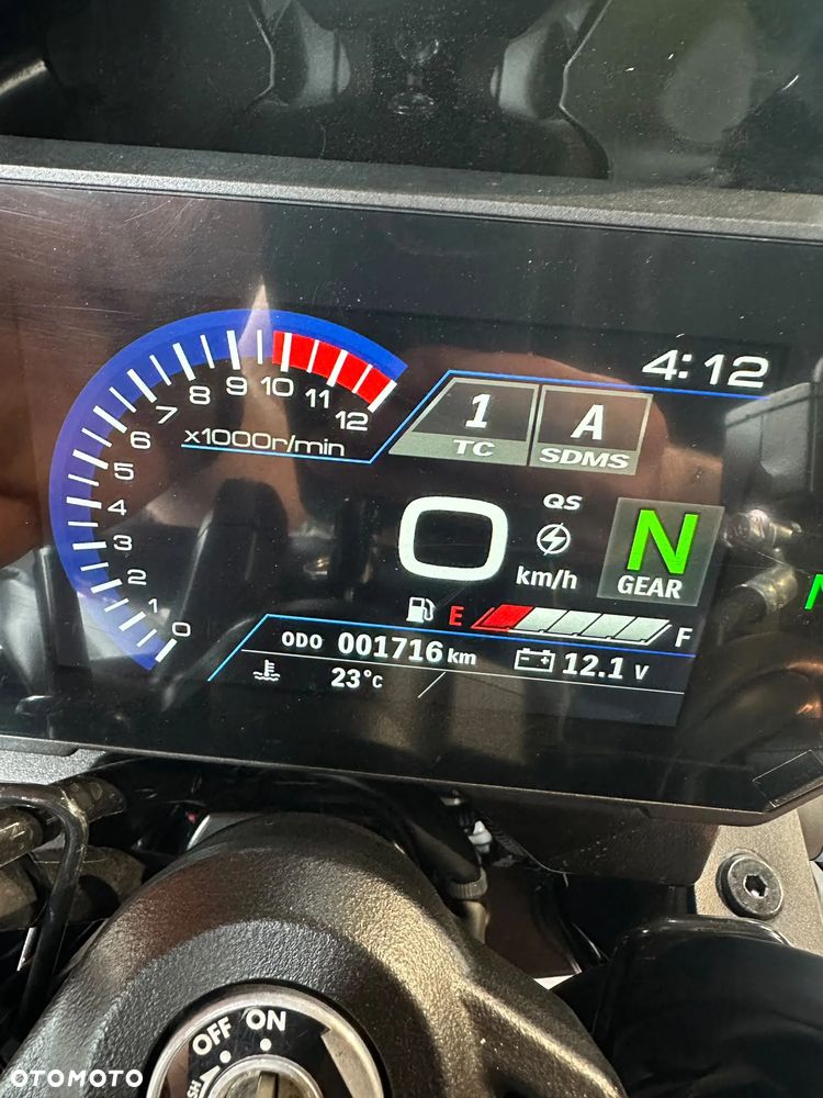 Suzuki GSX - 6