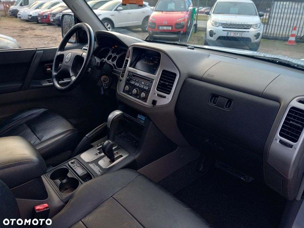 Mitsubishi Pajero 3.2 DI-D Edition 20 - 21