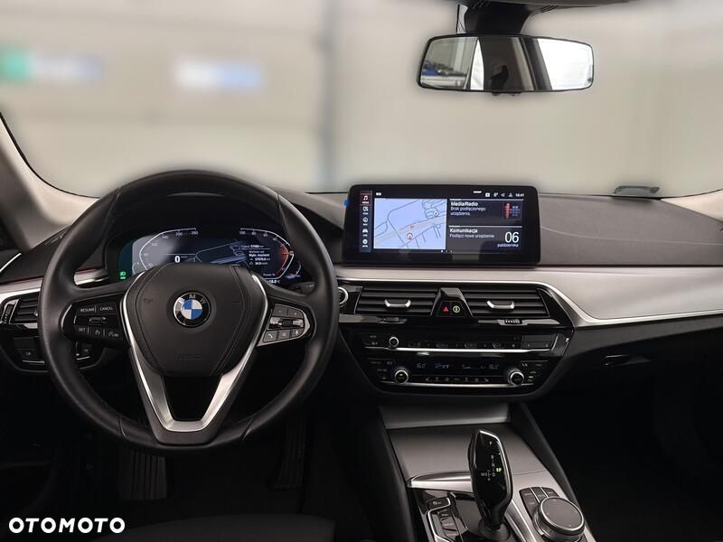 BMW Seria 5 520i mHEV - 13