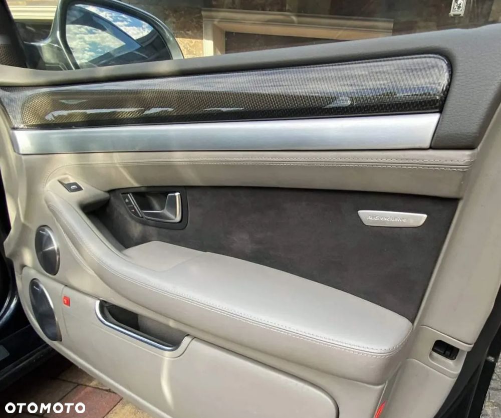 Audi A8 - 8