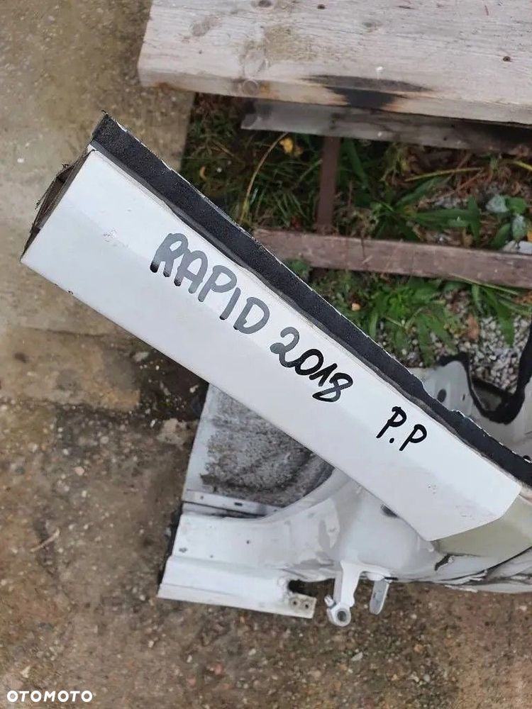 Skoda Rapid 2018 Przód prawa Ćwiartka przednia fartuch podłużnica - 5