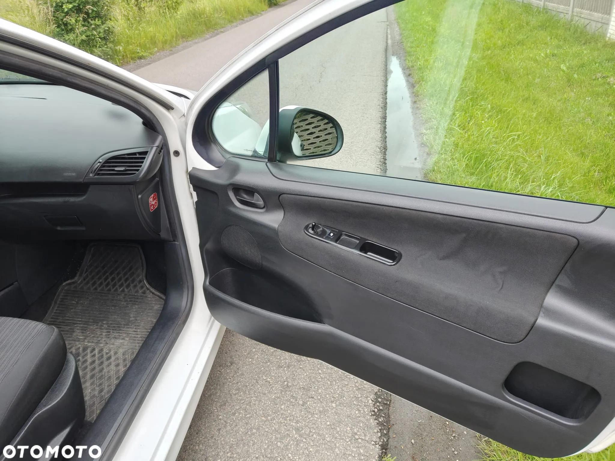 Peugeot 207 - 12