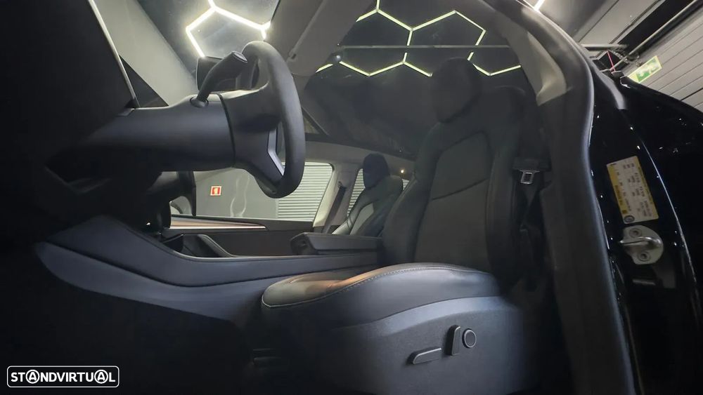 Tesla Model Y Long Range Tração Integral - 21